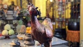 ▲金雞成神的故事竟和一位神明有關？（圖／寶島神很大）