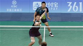 ▲杭州亞運羽球首輪，「麟洋配」王齊麟、李洋相隔2年半再次以直落二，擊敗大馬組合王耀新、張御宇。（圖／中華奧會提供）