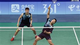 ▲杭州亞運羽球首輪，「麟洋配」王齊麟、李洋相隔2年半再次以直落二，擊敗大馬組合王耀新、張御宇。（圖／中華奧會提供）