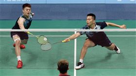 ▲杭州亞運羽球首輪，「麟洋配」王齊麟、李洋相隔2年半再次以直落二，擊敗大馬組合王耀新、張御宇。（圖／中華奧會提供）