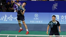 ▲杭州亞運羽球首輪，「麟洋配」王齊麟、李洋相隔2年半再次以直落二，擊敗大馬組合王耀新、張御宇。（圖／中華奧會提供）