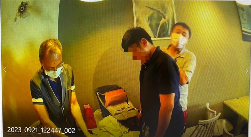 鋼鐵巨人叫他投資　新竹男面交74萬哭了