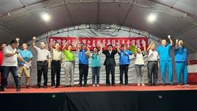 信賴之友會秋節成立平鎮慈惠堂後援會　民眾高喊：挺台灣▲桃園市信賴台灣之友會理事長林瑞祥（左6）帶領大家高呼賴清德當選。（圖／信賴台灣之友會提供）