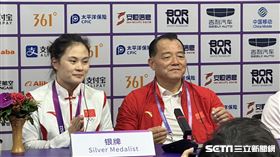 中國女子舉重總教練王國新（右）。（圖／記者蔡厚瑄攝影）