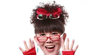 摘下眼鏡變長髮　59歲蔡閨近況照曝網嚇傻