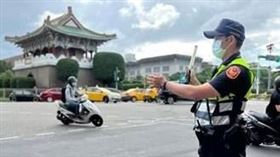 國慶連假，北市7日起8匝道高乘載管制。（圖／北市交通大隊提供）