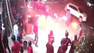 煙火連發直衝宮廟炸裂　40信眾驚嚇奔逃