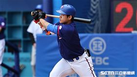 ▲杭州亞運棒球台灣對香港，三壘手林子豪敲出單場第2安，送回楊振裕和吳念庭。（圖／記者劉彥池攝影）