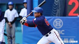 ▲杭州亞運棒球台灣對香港，左外野手楊振裕敲出清壘三壘安打，台灣隊5局上進帳5分。（圖／記者劉彥池攝影）