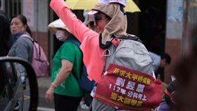 今年4月一名媽媽參加大甲媽遶境，為兒子祈福。（圖／翻攝自大甲鎮瀾宮臉書）