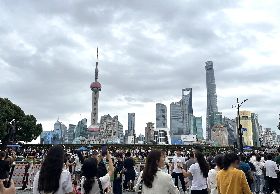 中國十一長假黃金週上海外灘滿人潮（3