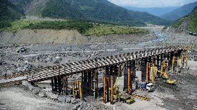 颱風小犬來襲  高雄明霸克露橋加固警