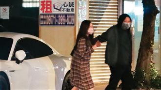 45歲尹馨爆新歡　深夜遊車河1動作超親密