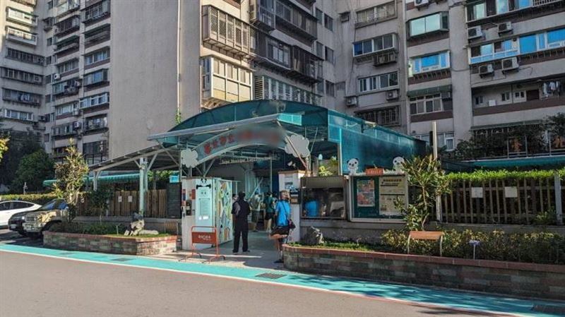 動物排遺堆置幼兒園門外！木柵動物園喊冤