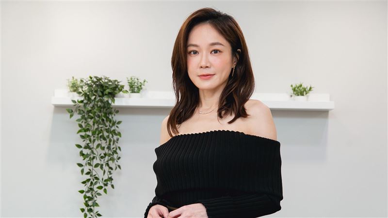 尹馨分手阿中爆新戀情　和名導關係全說了