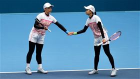 台灣軟網女子團體代表隊4強賽拍落地主中國，和男團雙雙闖進金牌戰。（圖／中華奧會提供）