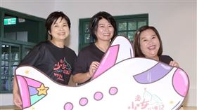 嚴藝文（左起）、楊貴媚、鍾欣凌出席金鐘入圍茶敘。（圖／記者楊澍攝）