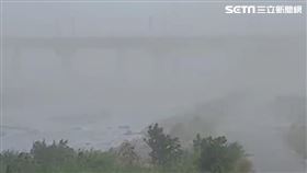  小犬颱風還沒登陸！花蓮太魯閣立霧溪捲起「驚人風吹沙」景象　驚人畫面曝光▲（圖／記者呂彥攝影）