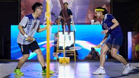 想跟小戴對打嗎？即刻報名Red Bull鬥拍，就有機會與球后對打三對三。（圖／Red Bull提供）