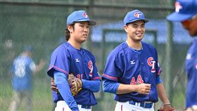 ▲台灣對中國右投手先發，陳柏毓（右）與古林睿煬都是先發型的右投手。（圖／中華奧會提供）