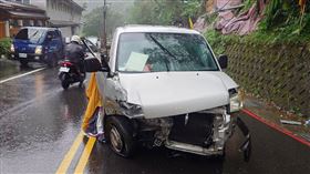 新店,烏來,小貨車,360度,噴飛,小犬颱風,