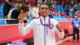 賴主恩開心收下亞運銀牌。（圖／中華奧會提供）