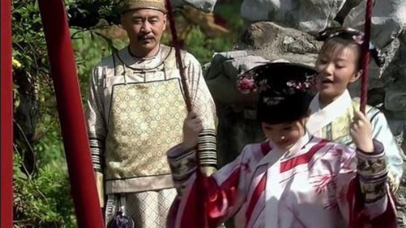 甄嬛為何會如此受寵？看看她在御花園幹啥