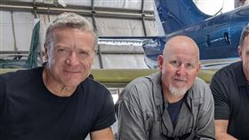 團隊們一同研究百慕達三角洲的珍貴鏡頭（圖／歷史頻道提供）