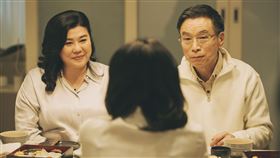 林美秀（左）在《惡女》中想要再婚嫁給李國柱。（圖／CATCHPLAY提供）