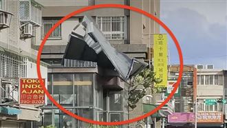 桃園風力有夠強！整片鐵皮屋頂被吹掀