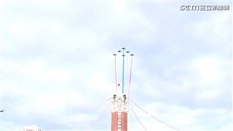 國慶空軍操演畫面曝！巨幅國旗空中飄揚
