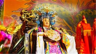 閃瞎眾人！穿情侶裝的神明夫妻是祂們