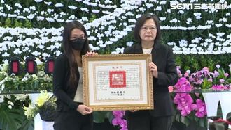 明揚惡火4消防員殉職　蔡英文頒贈褒揚令