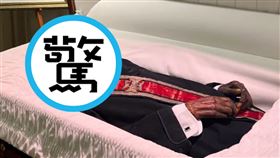 ▲他死後被實驗意外變木乃伊，當了128年「殭屍」展示！週末終於要入土為安。（圖／翻攝自《都市報》）
