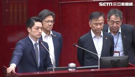 ▲蔣萬安赴北市議會施政質詢，簡舒培、苗博雅