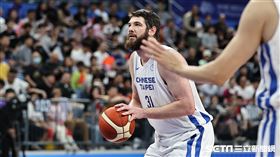 ▲杭州亞運籃球兩岸大戰，阿提諾執行罰球。（圖／記者劉彥池攝影）