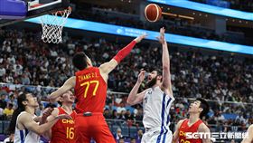 ▲杭州亞運籃球兩岸大戰，阿提諾籃下得分。（圖／記者劉彥池攝影）