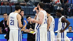 ▲杭州亞運籃球兩岸大戰，台灣隊總教練桑茂森喊暫停。（圖／記者劉彥池攝影）