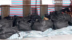 太空包,垃圾袋,大直坍塌。（圖／讀者提供）