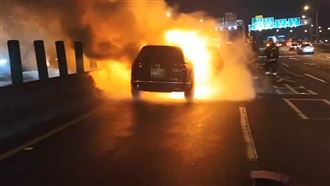 台65線新莊段火燒車　4人驚逃出火海