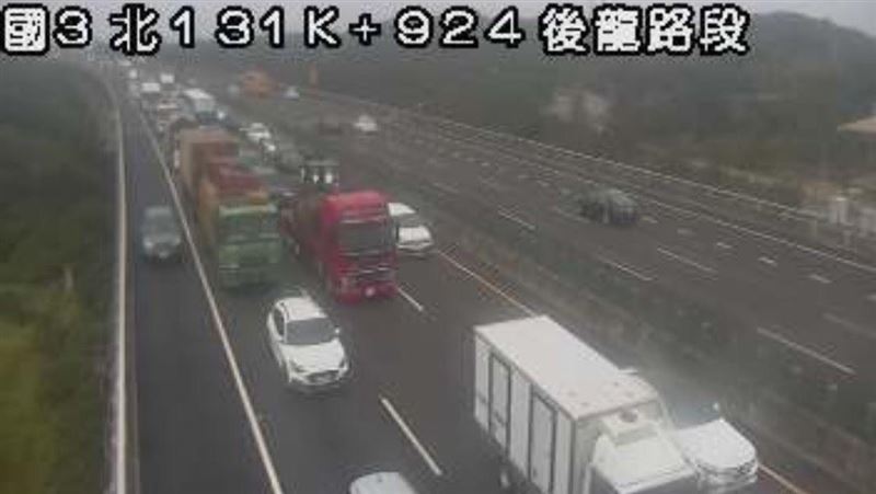 新／連假出遊注意！　國3後龍段車禍塞爆