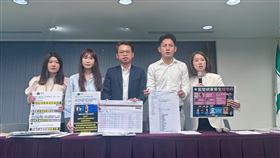 民進黨召開「國民黨網軍寄生桃市府」記者會，總統參選人賴清德競辦發言人戴瑋姍、桃園市立委參選人彭俊豪、劉仁照及市議員黃瓊慧、魏筠與會。（圖／民進黨提供）

