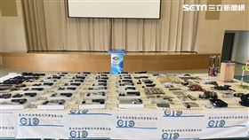 四海幫海潤堂主鍾瑞威愛槍成痴，北市警方一舉查獲45把長短槍。（圖／翻攝畫面）