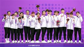 台灣女子卡巴迪代表隊杭州亞運奪下銀牌。（圖／中華奧會提供）