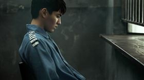 陸網瘋傳吳亦凡入監畫面，經證實是他5年前演出電影。（圖／翻攝自《夏有喬木，雅望天堂》微博）