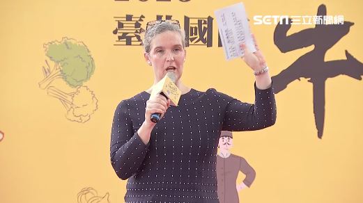 孫曉雅台語祝耶誕快樂　盼2024年平安福旺