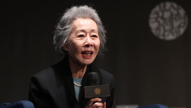 尹汝貞現身釜山影展！奪奧斯卡後成包袱