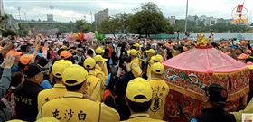 ▲眾多信眾恭迎白沙屯媽祖。（圖/翻攝自白沙屯拱天宮臉書粉絲團）