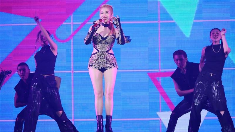 徐懷鈺不藏了！寶貝後台「找媽媽」畫面流出　萌樣觀眾全融化