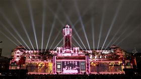 國慶總統府建築光雕展演登場（1）112年國慶總統府建築光雕展演7日晚間起正式登場，今年光雕主題為「致未來的她．台灣」，並特別邀請金馬影后陳淑芳獻聲，介紹台灣各領域的女性領航人。中央社記者張皓安攝  112年10月7日